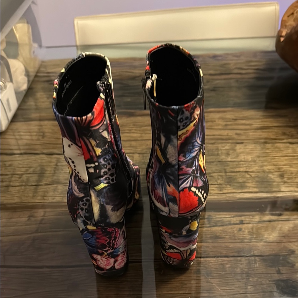 Neiman Marcus Red and Black Ankle Boots with Stiletto Heel - Picture 4 of 4